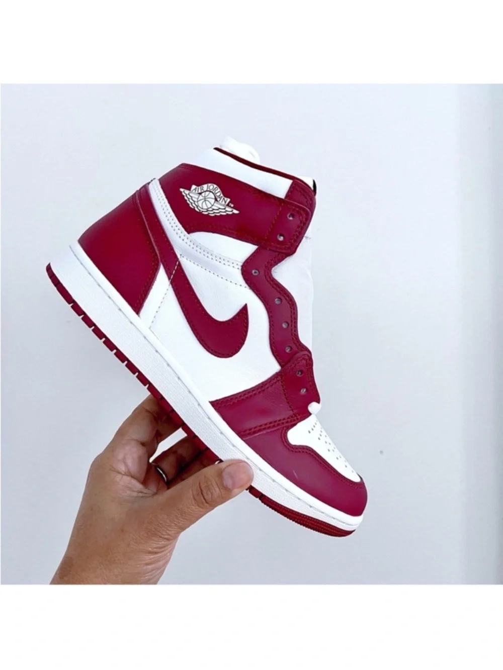 Nike Air Jordan 1 Retro High OG  White & Red Sneakers Men’s 8 / Women’s 9.5